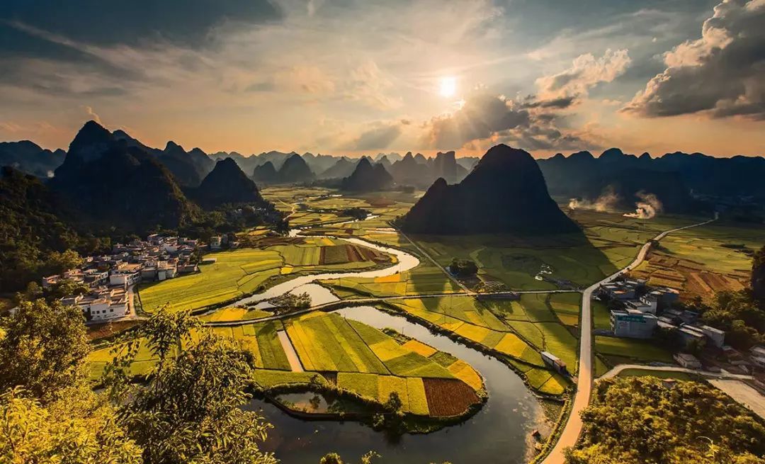 广西,外交部发言人点赞开放合作与绿色发展,打造东盟国际大通道新格局